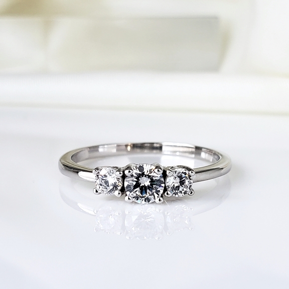 NEW Sterling Silver Round 3 Stone 5A CZ Diamond Ring - Picture 11 of 13